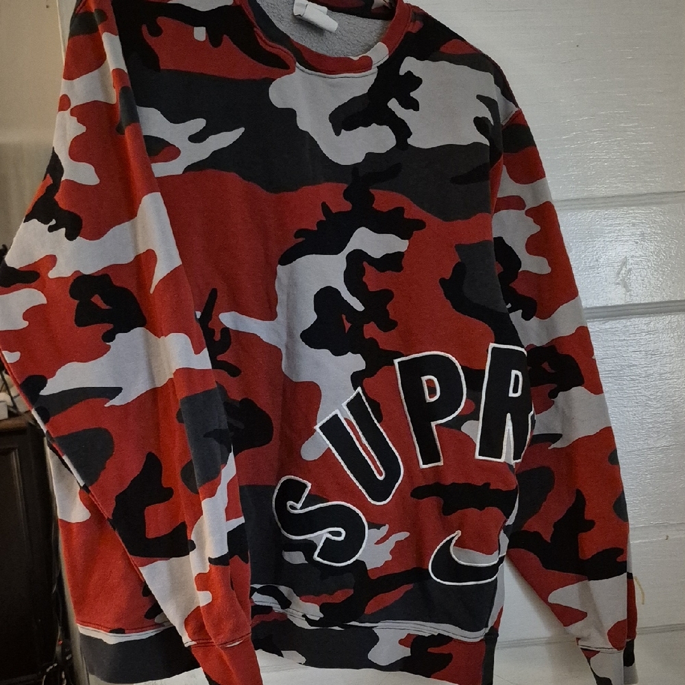 Supreme Men's Red and Black Camouflage Crewneck Sweater